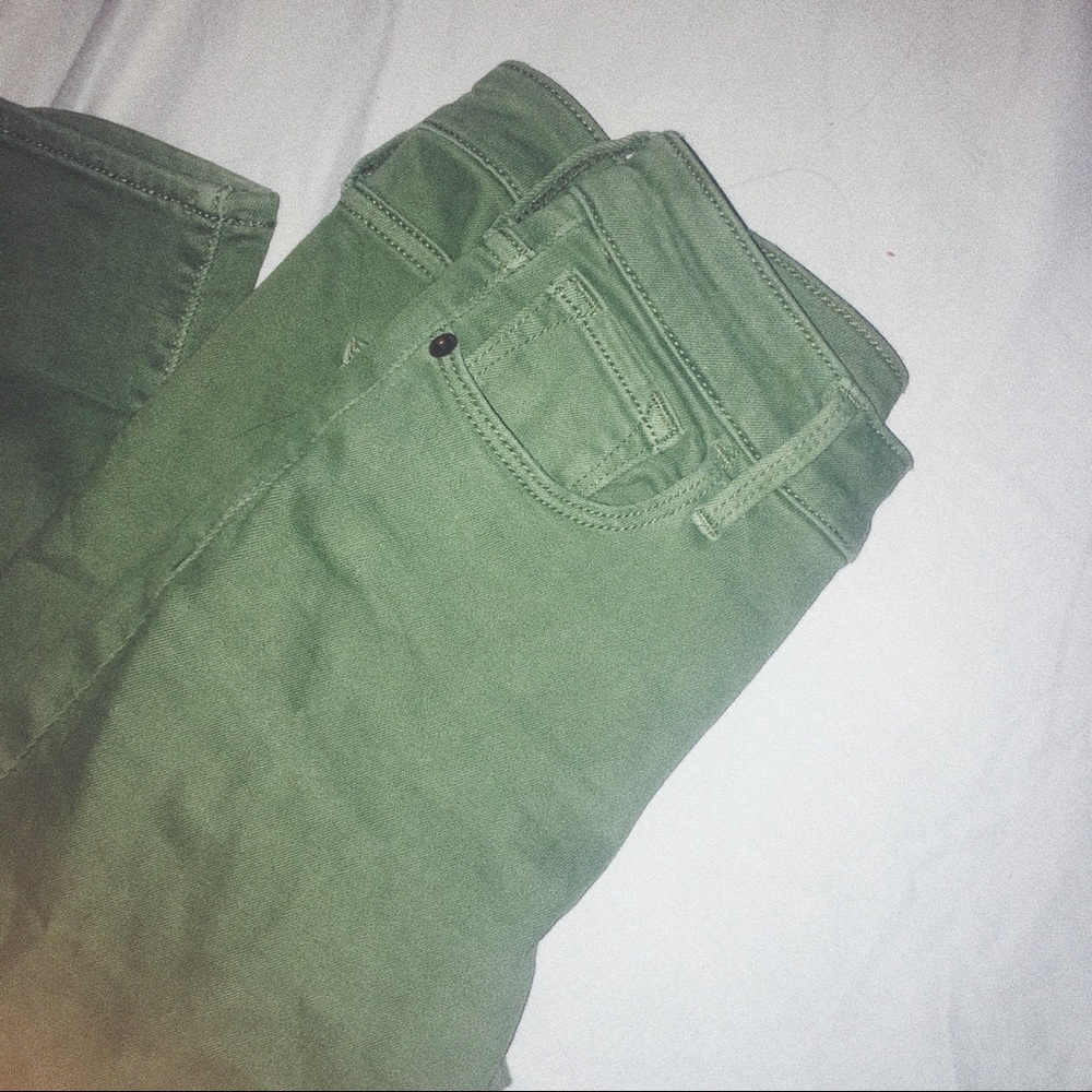 Green skinny jeans 👖
